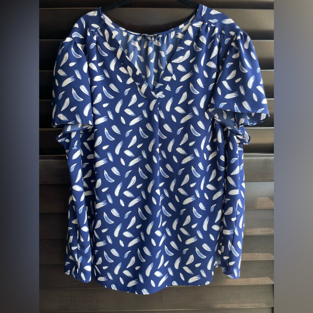 Hilary Radley Blue and White pattern Short Sleeve V Neck Size 2X